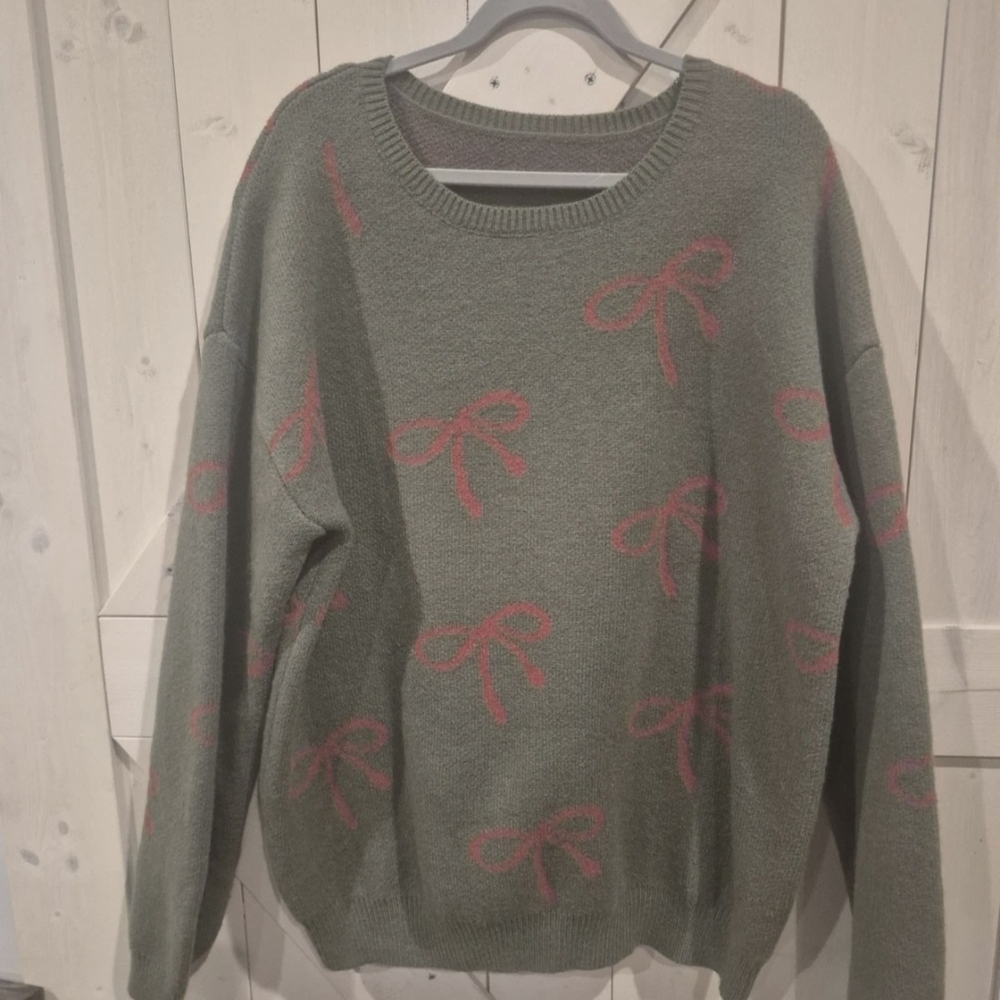 Unbranded Boutique Sweater XXL Green With Red Bows